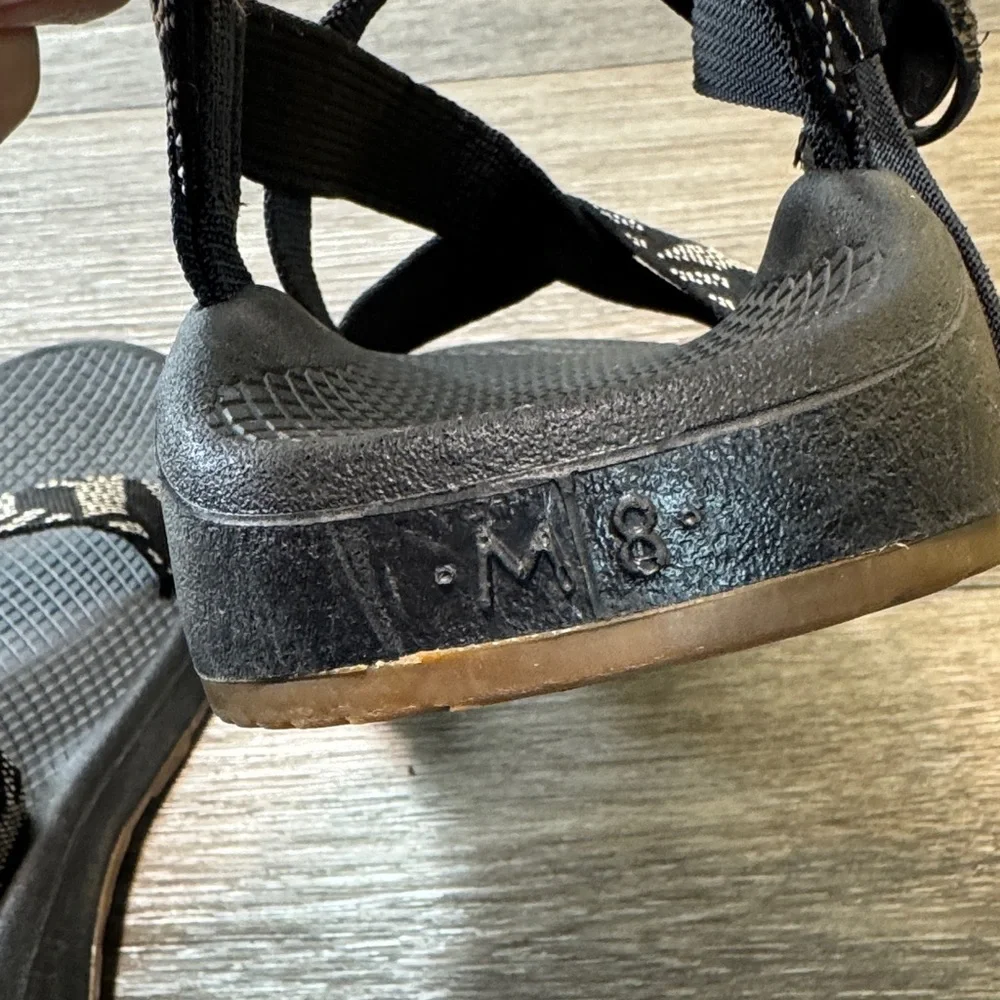 Chaco Black and Gray Strappy Sandals men’s size 8 (s197)